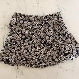 🌼Brandy Melville Skater Skirt🌼